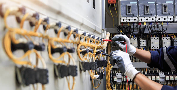 Professional Electrician technician working in Fox Lake Hills, IL
